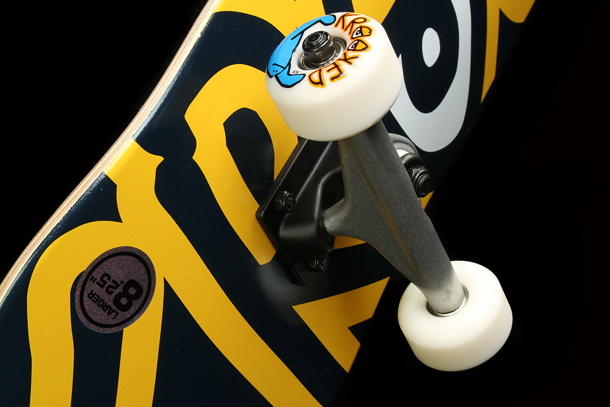 Big Eyes Yellow/Black Complete Deck 8.25"
