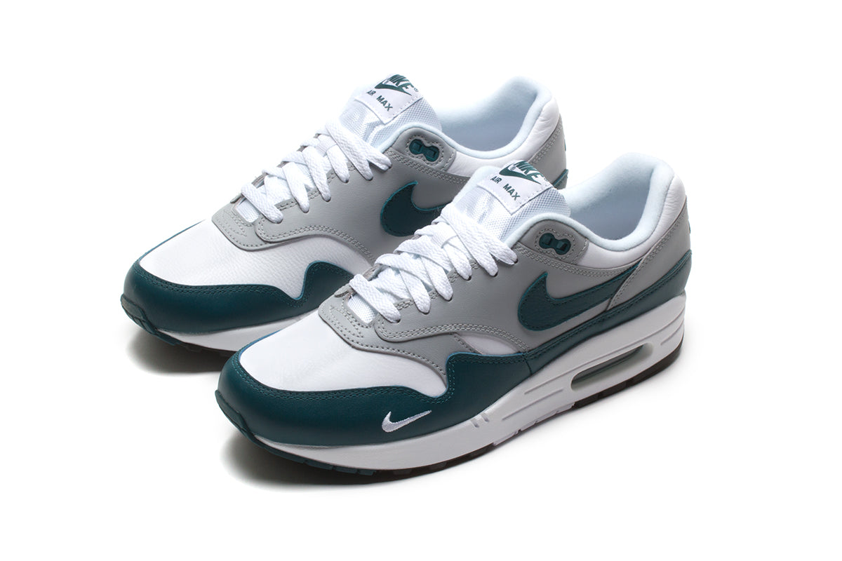 Air Max 1 LV8