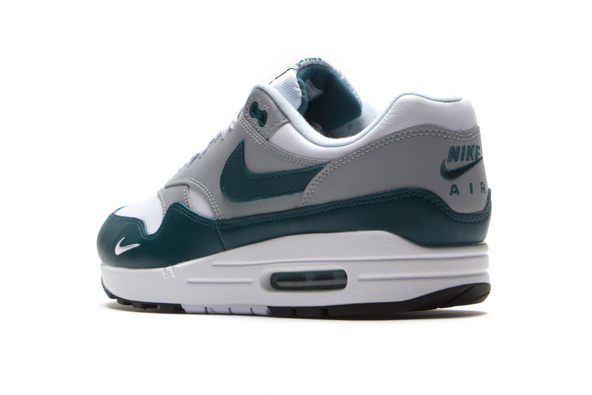 Air Max 1 LV8