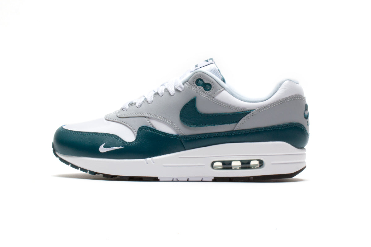 Air Max 1 LV8