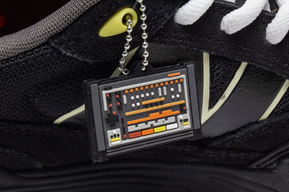 808