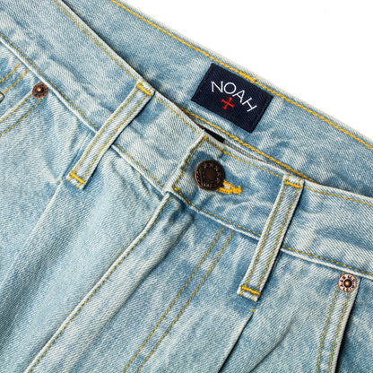 Pleated Jeans