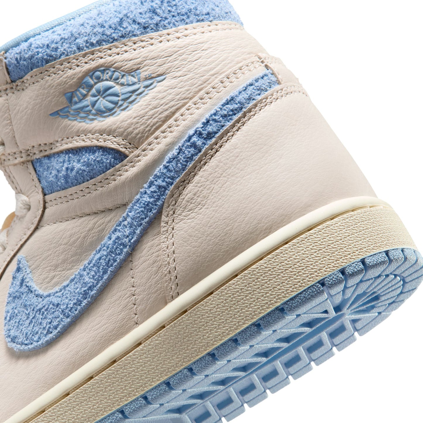 WMNS Nike Air Jordan 1 Retro High OG