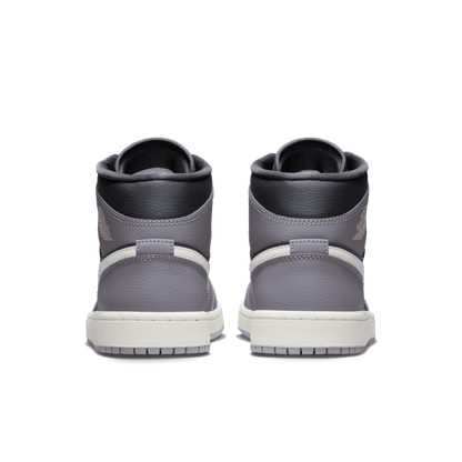 WMNS Nike Air Jordan 1 Retro Mid