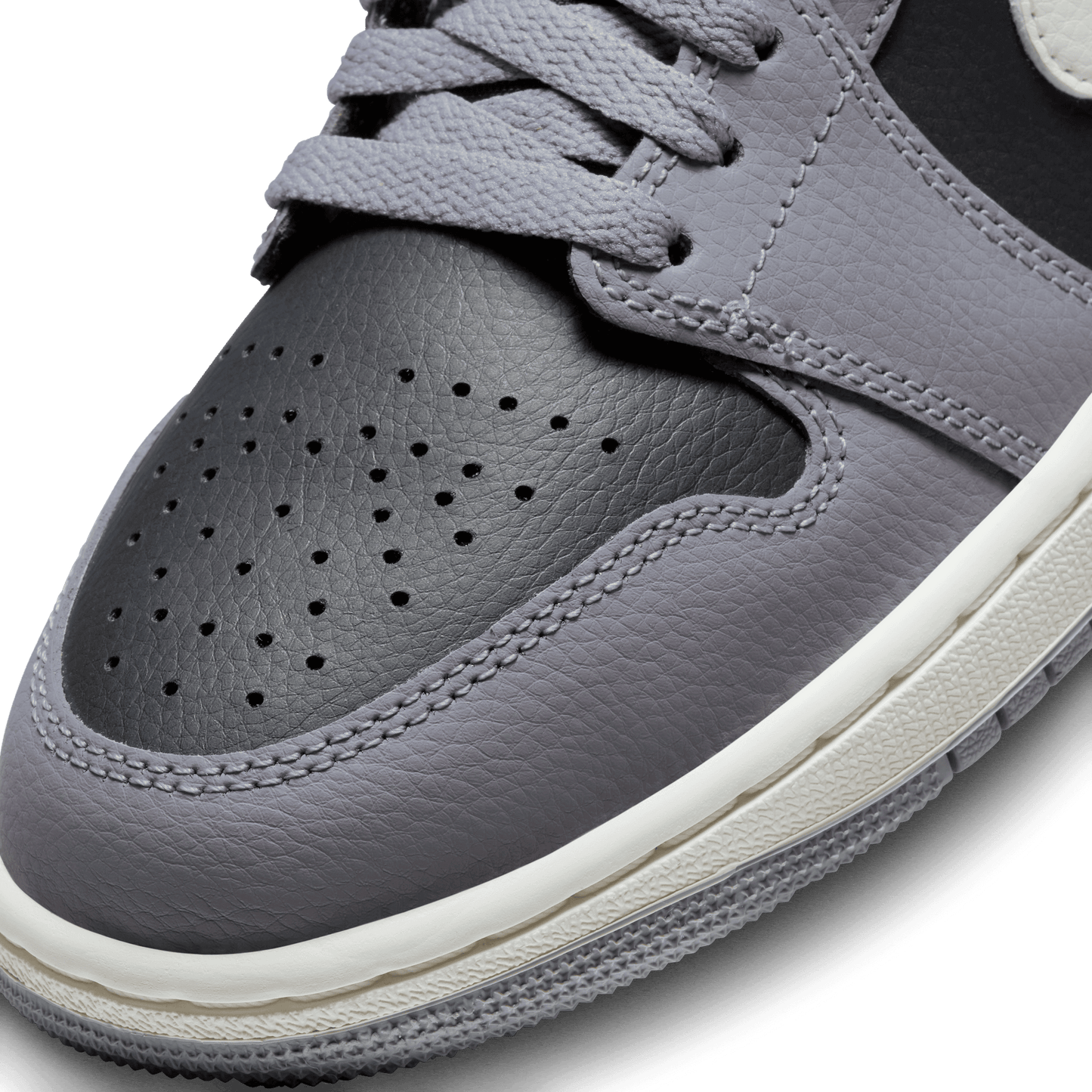 WMNS Nike Air Jordan 1 Retro Mid