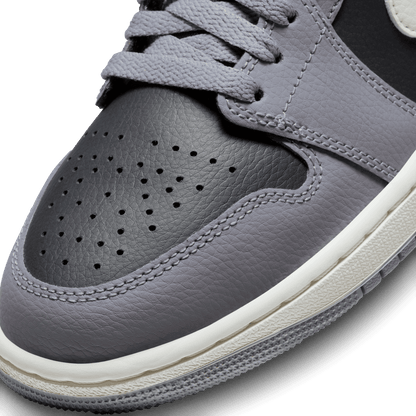 WMNS Nike Air Jordan 1 Retro Mid
