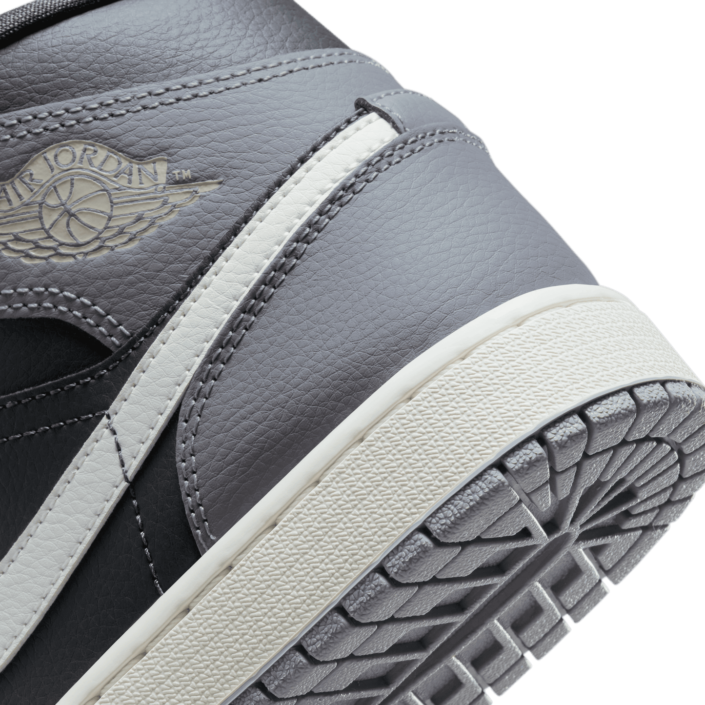 WMNS Nike Air Jordan 1 Retro Mid