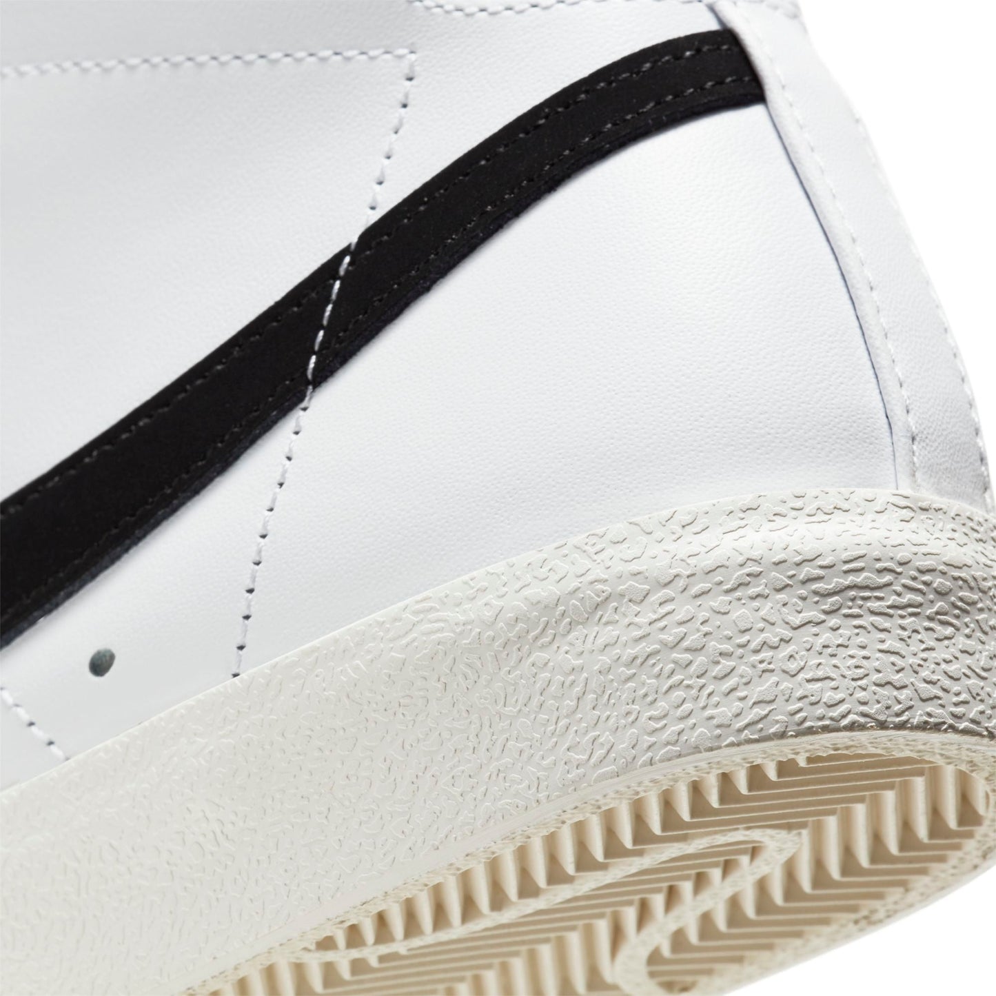WMNS Nike Blazer Mid '77