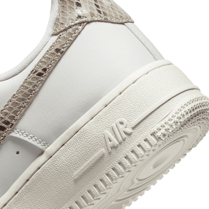 WMNS Nike Air Force 1 '07