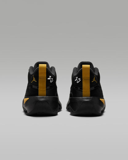 Nike Men's Jordan Max Aura 7 Shoes - Black / Metallic Gold