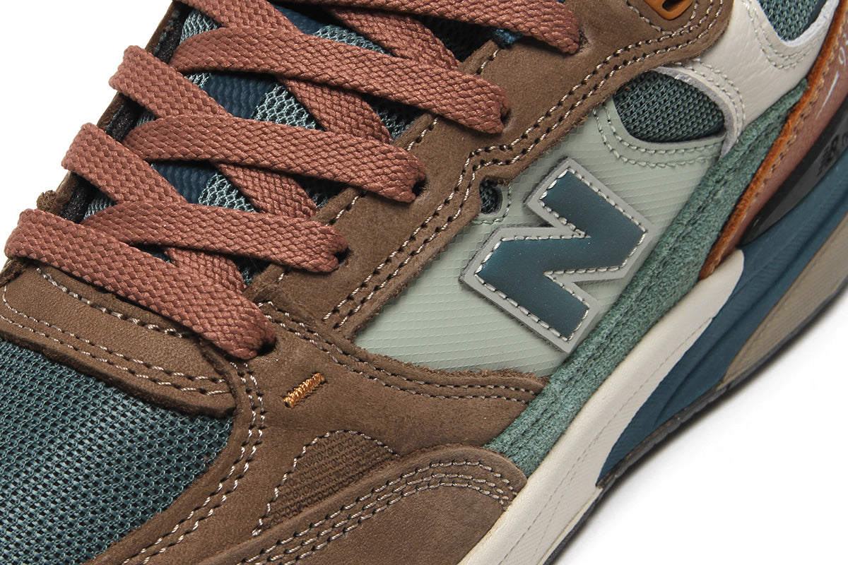 933 - Standard & Wide